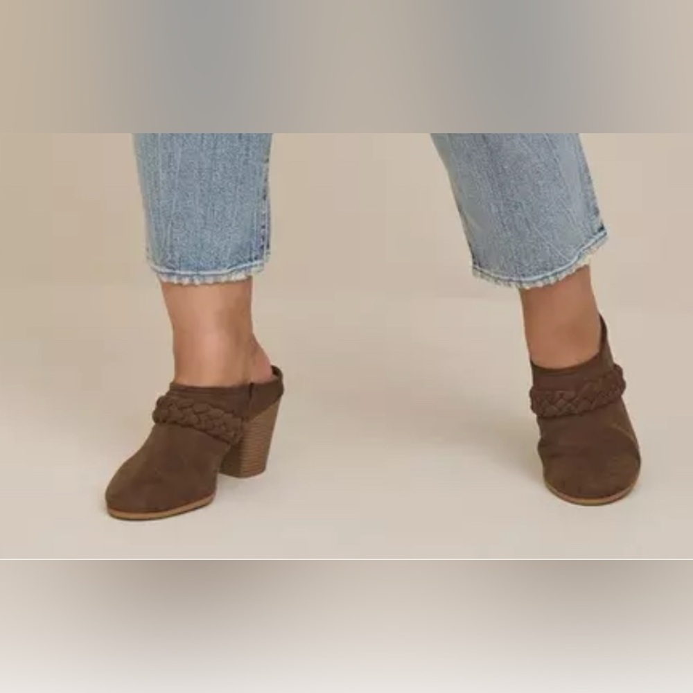 Torrid Women's Brown Faux Suede Braided Mules‎ Slip-On Size 7.5 Wide NWOT! - Picture 2 of 11